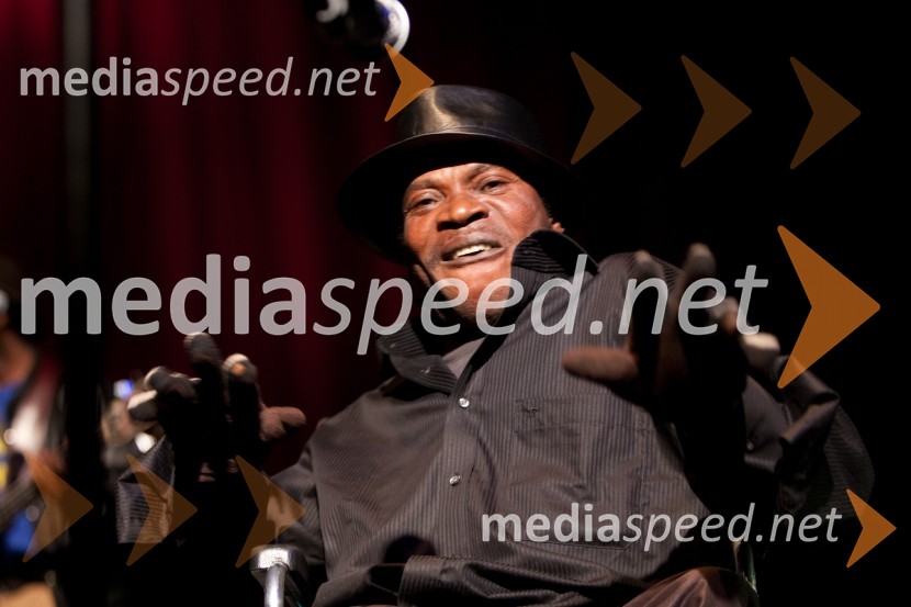 Član skupine Staff Benda BililiDruga godba, otvoritev festivala