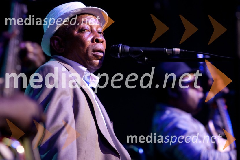 Član skupine Staff Benda BililiDruga godba, otvoritev festivala