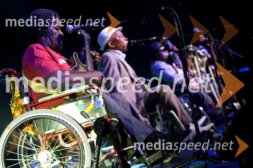 Člani skupine Staff Benda BililiDruga godba, otvoritev festivala