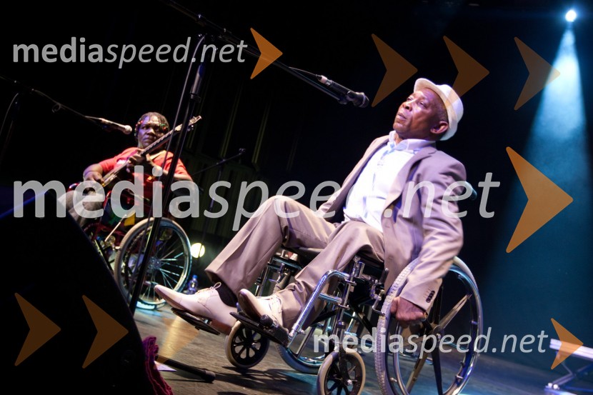 Član skupine Staff Benda BililiDruga godba, otvoritev festivala