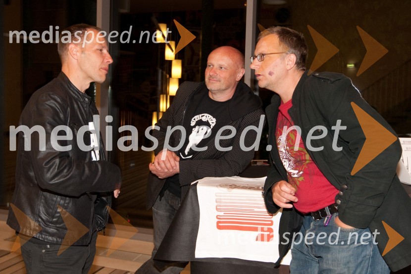 Andrej Karoli, moderator na Val 202, Tomaž Purkart in Primož Pečovnik, producentDruga godba, otvoritev festivala