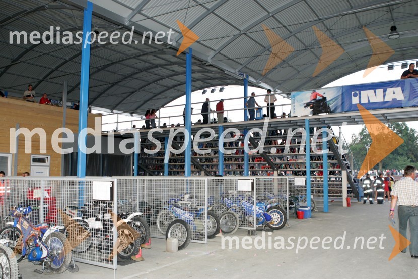 Vhod v bokseSPEEDWAY, otvoritev stadiona Milenium