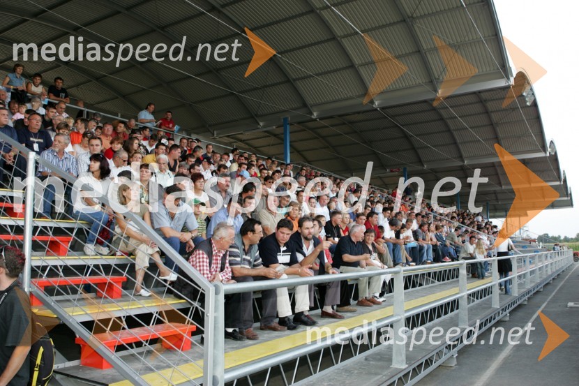 Pogled na tribuno stadiona MileniumSPEEDWAY, otvoritev stadiona Milenium