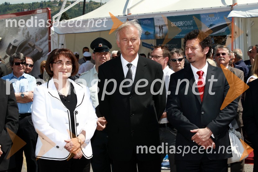 Dr. Ljubica Jelušič, ministrica za obrambo, Jurij Korenc, idejni oče ter izvršni direktor Internautice in dr. Patrick Vlačič, minister za prometInternautica 2011 - 16. mednarodna razstava navtike, odprtje
