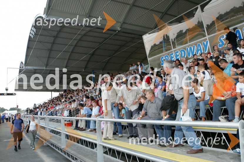 Pogled na tribuno stadiona MileniumSPEEDWAY, otvoritev stadiona Milenium