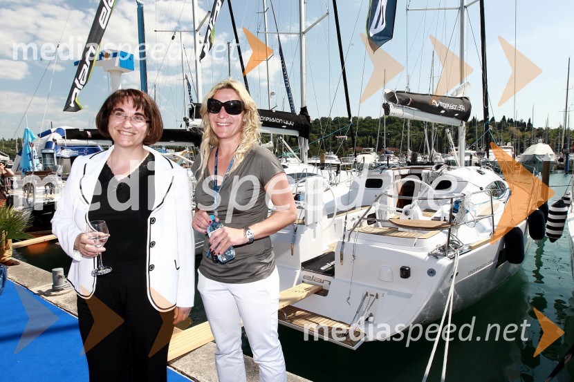 Dr. Ljubica Jelušič, ministrica za obrambo in Polona Okorn, vodja marketinga Elan, navtična divizijaInternautica 2011 - 16. mednarodna razstava navtike, odprtje