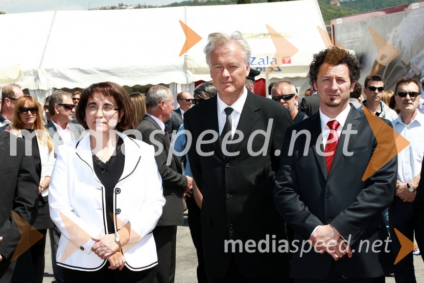 Dr. Ljubica Jelušič, ministrica za obrambo, Jurij Korenc, idejni oče ter izvršni direktor Internautice in dr. Patrick Vlačič, minister za prometInternautica 2011 - 16. mednarodna razstava navtike, odprtje