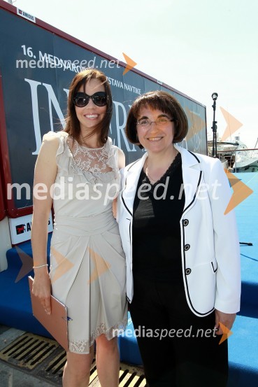 Lorella Flego, povezovalka prireditve in dr. Ljubica Jelušič, ministrica za obramboInternautica 2011 - 16. mednarodna razstava navtike, odprtje