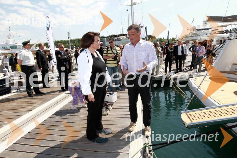 Japec Jakopin, navtični oblikovalec in lastnik skupine Seaway in dr. Ljubica Jelušič, ministrica za obramboInternautica 2011 - 16. mednarodna razstava navtike, odprtje
