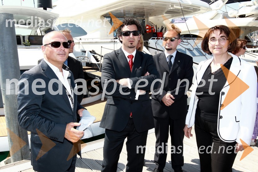 Matjaž Murko, lastnik podjetja Mennyacht, dr. Patrick Vlačič, minister za promet in dr. Ljubica Jelušič, ministrica za obramboInternautica 2011 - 16. mednarodna razstava navtike, odprtje