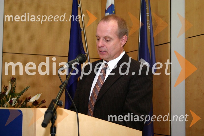 prof. dr. Marko Jesenšek, dekan Filozofske fakultete Univerze v MariboruUmetnost okrog 1400 : Globalni in regionalni pogledi, mednarodni znanstveni simpozij pod pokroviteljstvom Mednarodnega odbora za umetnostno zgodovino