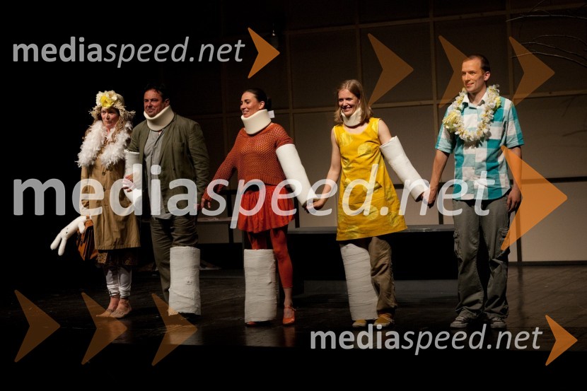 PoklonProv hudo, premiera v Lutkovnem gledališču