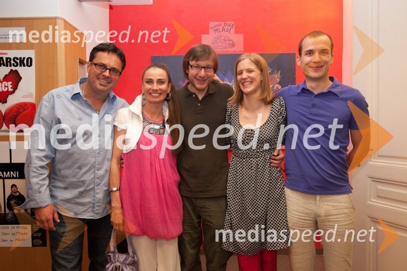 	Jernej Kuntner, igralec,  Alenka Tetičkovič, igralka, Andrej Jus, režiser, Ana Hribar, igralka in Matevž Müller, igralecProv hudo, premiera v Lutkovnem gledališču