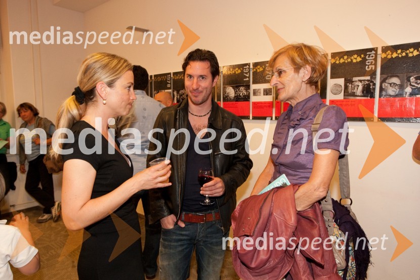 Nina Ivanič, igralka, Jan Bučar, igralec in Mojca Kreft, dramaturginjaProv hudo, premiera v Lutkovnem gledališču