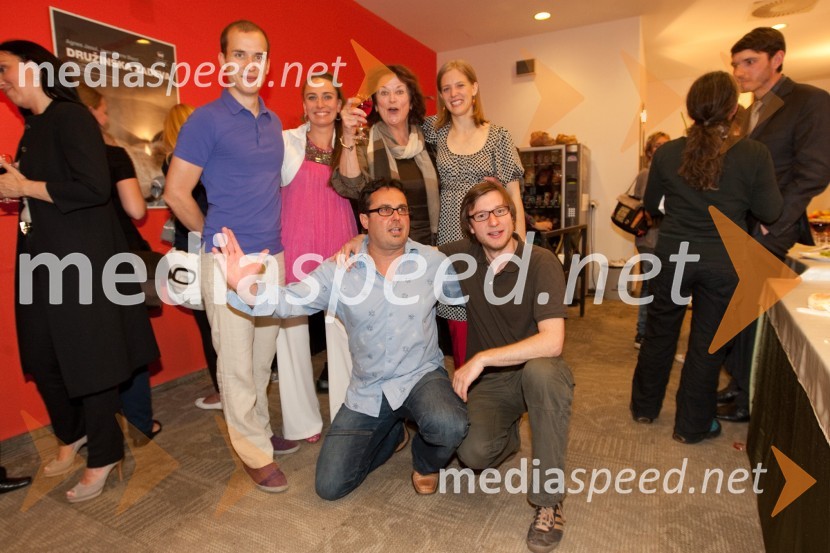 Jernej Kuntner, igralec, Alenka Tetičkovič, igralka, Andrej Jus, režiser, Ana Hribar, igralka in Matevž Müller, igralecProv hudo, premiera v Lutkovnem gledališču