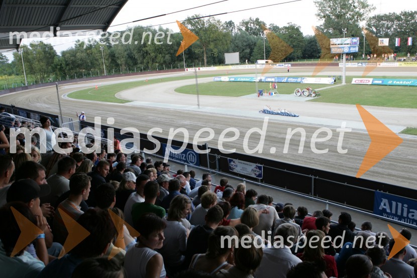 Pogled na progo stadiona MileniumSPEEDWAY, otvoritev stadiona Milenium