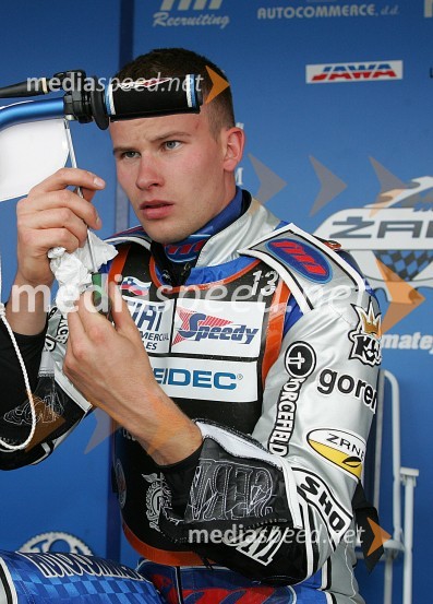 Matej Žagar med nastavljanjem ročice za plinSPEEDWAY GRAND PRIX, VN Češke 2006, trening