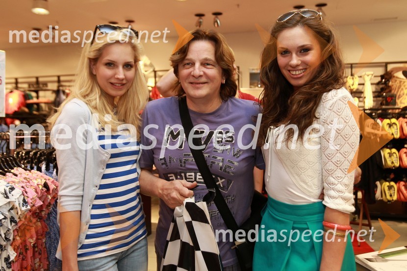 Ajda Sitar, Miss Športa 2009, Daniel Popovič, pevec ter Lea Perovšek, Miss športa 2010Odprtje trgovine New Yorker, Qlandia, Kamnik