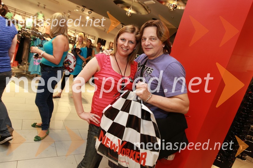 ... in Daniel Popovič, pevecOdprtje trgovine New Yorker, Qlandia, Kamnik