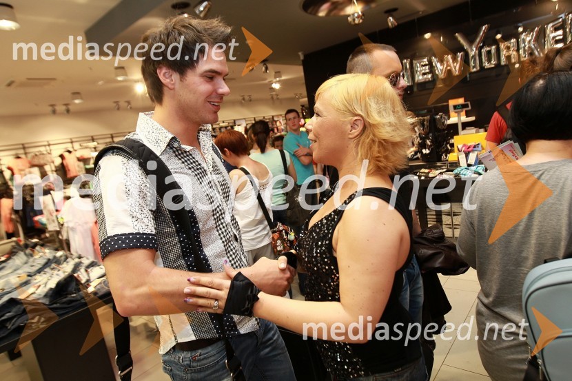 Matjaž, skupina All4Play ter Majda Vrhovnik, PR trgovine New Yorker ter direktorica M.V. d.o.o.Odprtje trgovine New Yorker, Qlandia, Kamnik