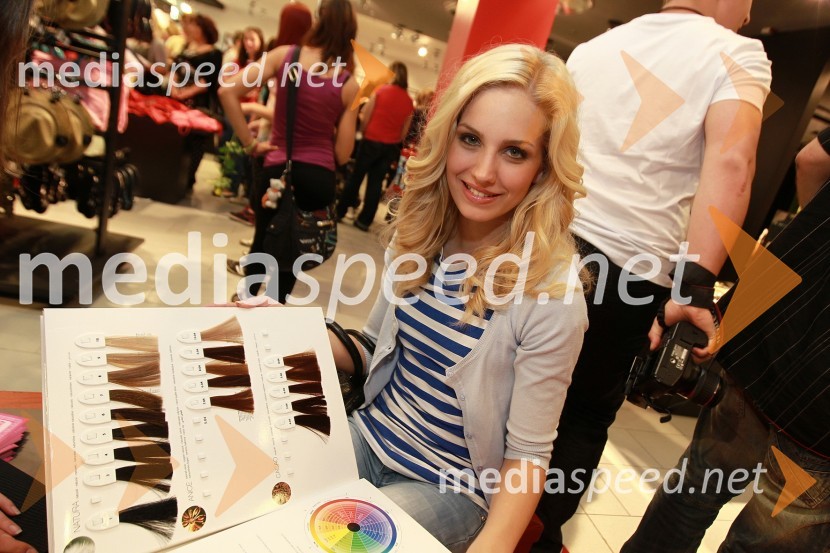 Ajda Sitar, Miss Športa 2009Odprtje trgovine New Yorker, Qlandia, Kamnik