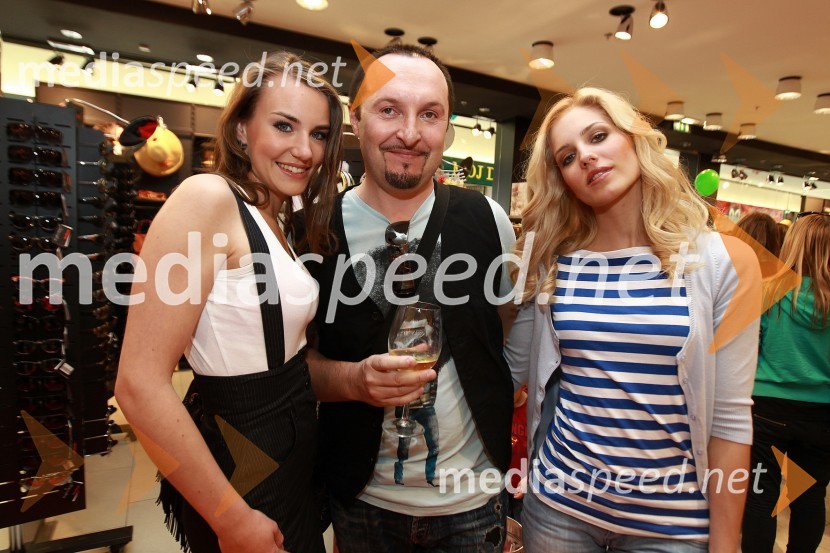 Živa Viktorija Turk, Miss Športa 2011, Frenk Nova, pevec ter Ajda Sitar, Miss Športa 2009Odprtje trgovine New Yorker, Qlandia, Kamnik