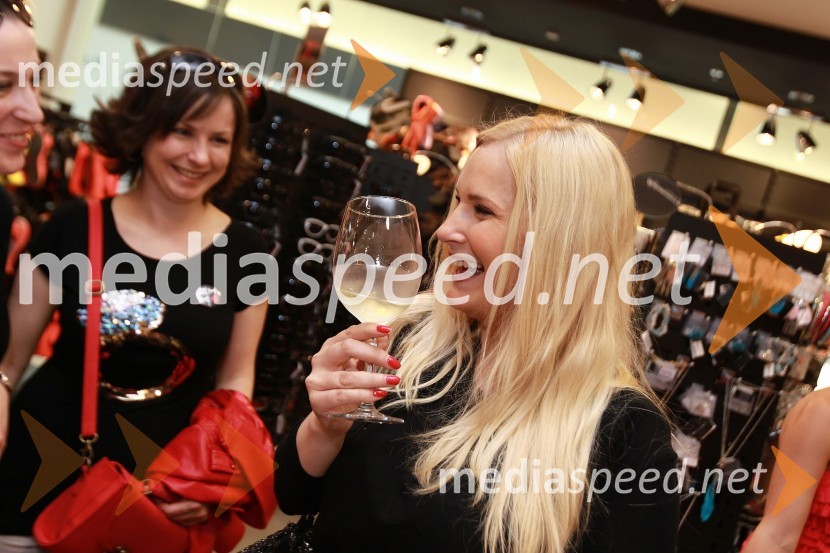 Danica Lovenjak, novinarkaOdprtje trgovine New Yorker, Qlandia, Kamnik