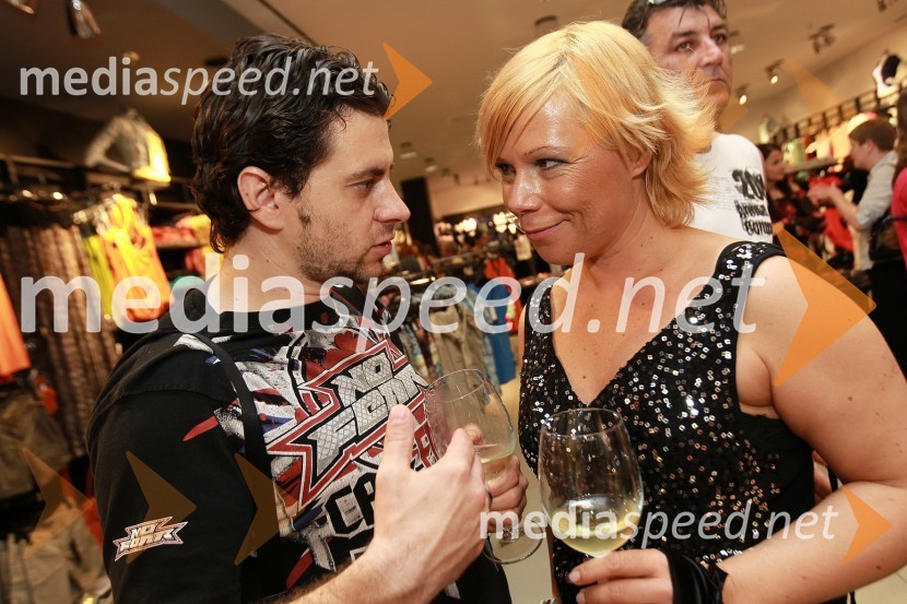 Jani Božič, fotograf in Majda Vrhovnik, PR trgovine New Yorker ter direktorica M.V. d.o.o.Odprtje trgovine New Yorker, Qlandia, Kamnik