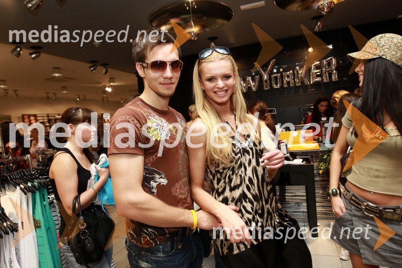 Peter Klinc, Mister Slovenije 2009 in Nadiya Bychkova, plesalka	Odprtje trgovine New Yorker, Qlandia, Kamnik