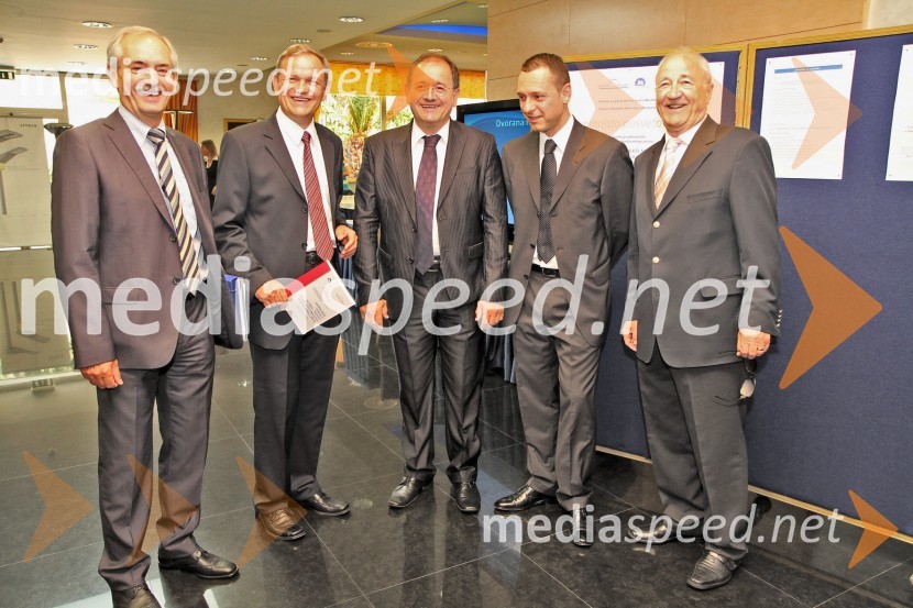 Prof. dr. Borut Bratina, predavatelj na Ekonomsko poslovni fakulteti UM, prof. dr.  Marijan Kocbek, predstojnik Inštituta za gospodarsko pravo Maribor ter predavatelj na Pravni fakulteti UM, prof. dr. Rado Bohinc, rektor Univerze na Primorskem, prof. dr. Sašo Prelič, novoizvoljeni dekan Pravne fakultete UM in prof. dr. Šime Ivanjko, predavatelj na Pravni fakulteti UMUniverza v Mariboru, 19. posvetovanje Gospodarski subjekti na trgu