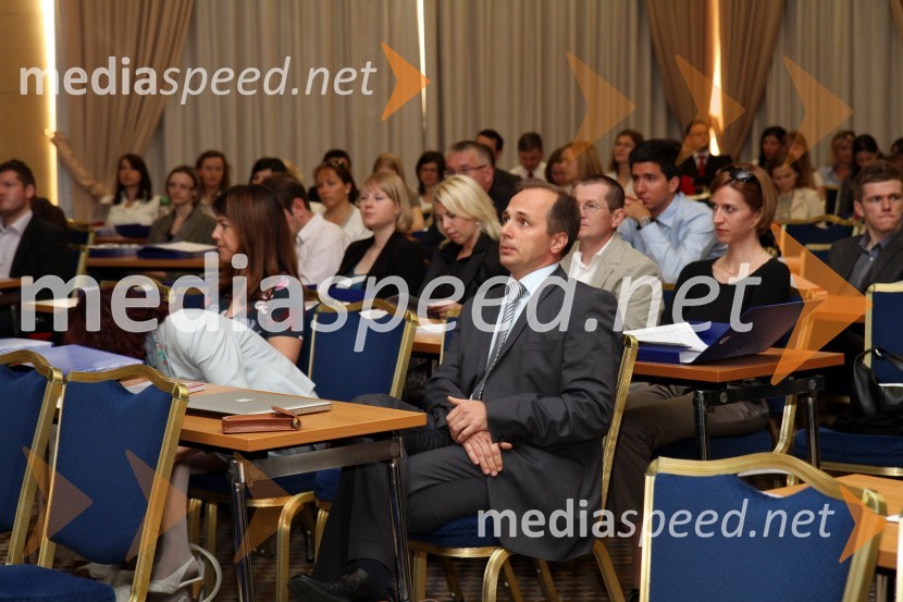 Prof. dr. Rajko Knez, dekan Pravne fakultete UM	Univerza v Mariboru, 19. posvetovanje Gospodarski subjekti na trgu