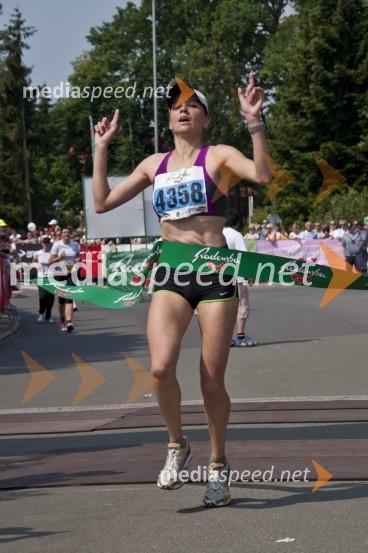 Mojca Grandovec, zmagovalka teka na 10 km ženske31. Maraton treh src, reportaža