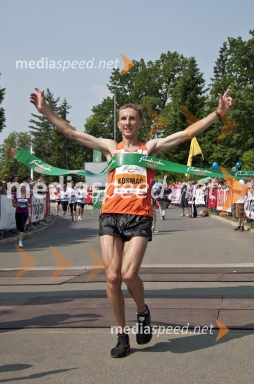 Anton Kosmač, zmagovalec teka na 21km31. Maraton treh src, reportaža