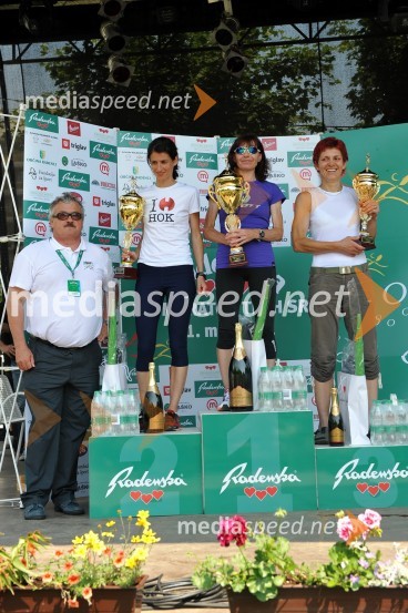 Helena Javornik, 1. mesto, Marija Vrajić, 2. mesto, Bernarda Ivančič, 3. mesto v kategoriji maratonke31. Maraton treh src, reportaža