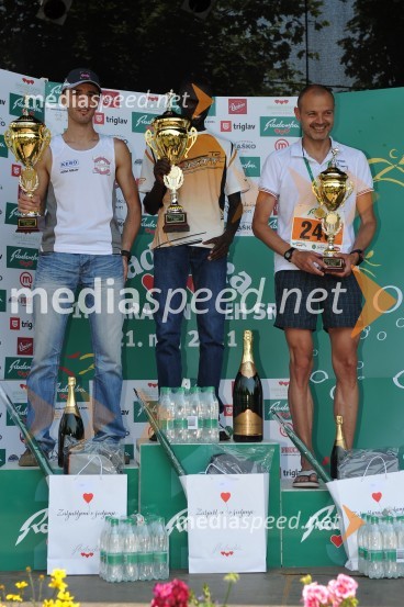 Edwin Kibowen, 1. mesto, Arif Durakovič, 2. mesto, Tomáš Kopčík, 3. mesto v kategoriji maratonci31. Maraton treh src, reportaža