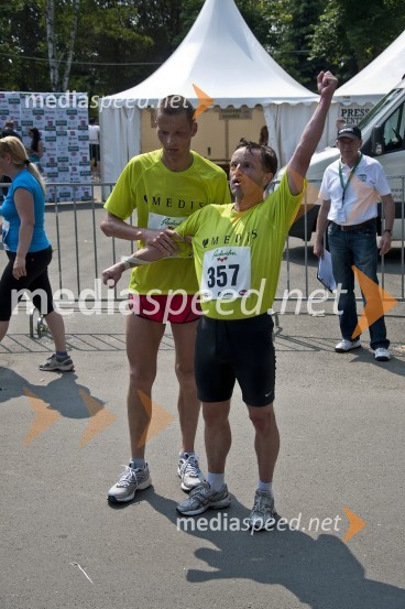 ... in Sandi Novak, slepi tekač31. Maraton treh src, udeleženci