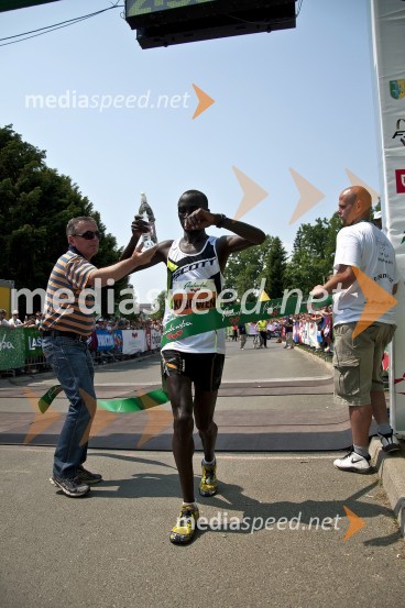 Edwin Kibowen, 1. mesto v kategoriji maratonci31. Maraton treh src, udeleženci