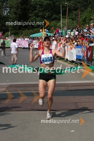 Mojca Grandovec, zmagovalka teka na 10 km ženske31. Maraton treh src, reportaža