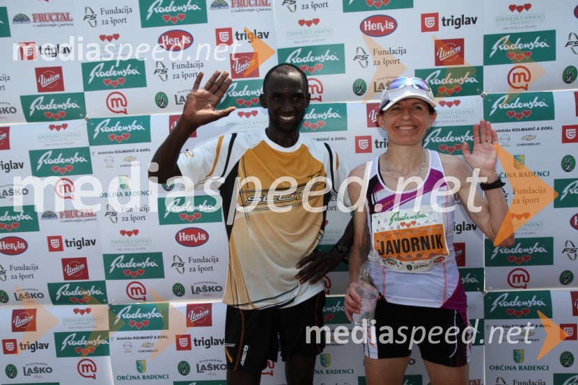 Edwin Kibowen in Helena Javornik, zmagovalca maratona31. Maraton treh src, reportaža
