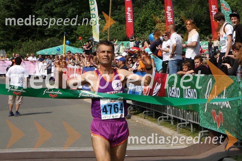 Robert Lendaro, zmagovalec v teku na 10 km31. Maraton treh src, udeleženci