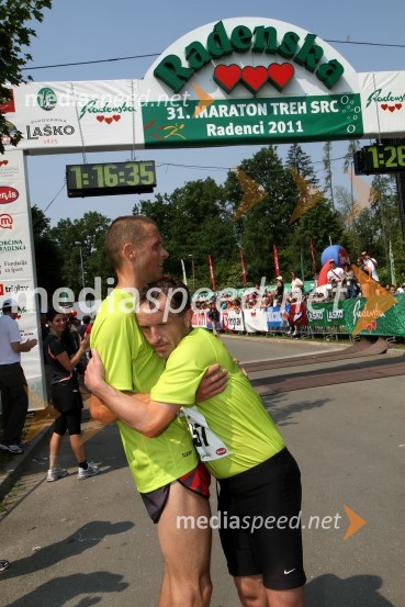 ... in Sandi Novak, slepi tekač31. Maraton treh src, udeleženci