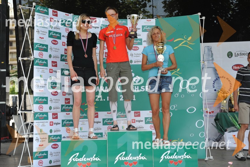 Daneja Grandovec, 1. mesto, Tina Čačilo, 2. mesto, Lidija Pajk, 3. mesto v kategoriji polmaratonke31. Maraton treh src, reportaža