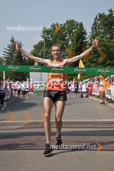 Anton Kosmač, zmagovalec teka na 21km31. Maraton treh src, udeleženci