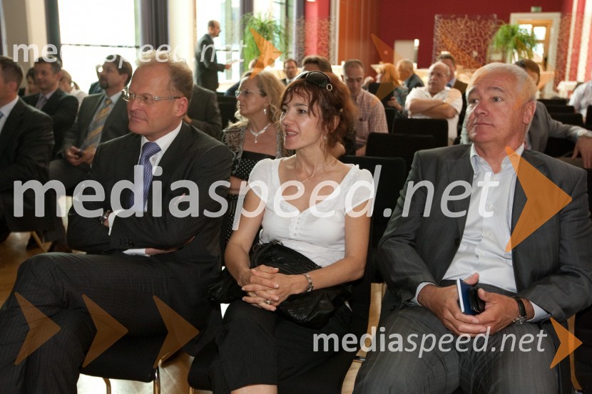 Janez Škrabec, direktor podjetja Riko d.o.o., Maja Popova in ...Aktualna gospodarska situacija v Republiki Makedoniji in slovensko-makedonsko sodelovanje v praksi - pogled slovenskega bančnika