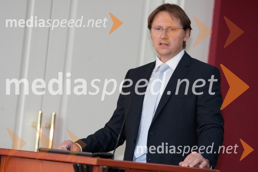 mag. Damir Kuder, član uprave NLB Tutunske banke v SkopjuAktualna gospodarska situacija v Republiki Makedoniji in slovensko-makedonsko sodelovanje v praksi - pogled slovenskega bančnika