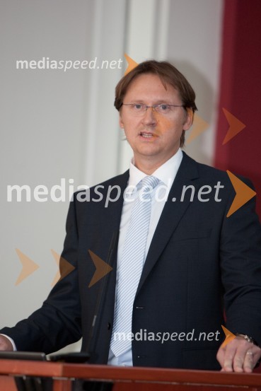 mag. Damir Kuder, član uprave NLB Tutunske banke v SkopjuAktualna gospodarska situacija v Republiki Makedoniji in slovensko-makedonsko sodelovanje v praksi - pogled slovenskega bančnika