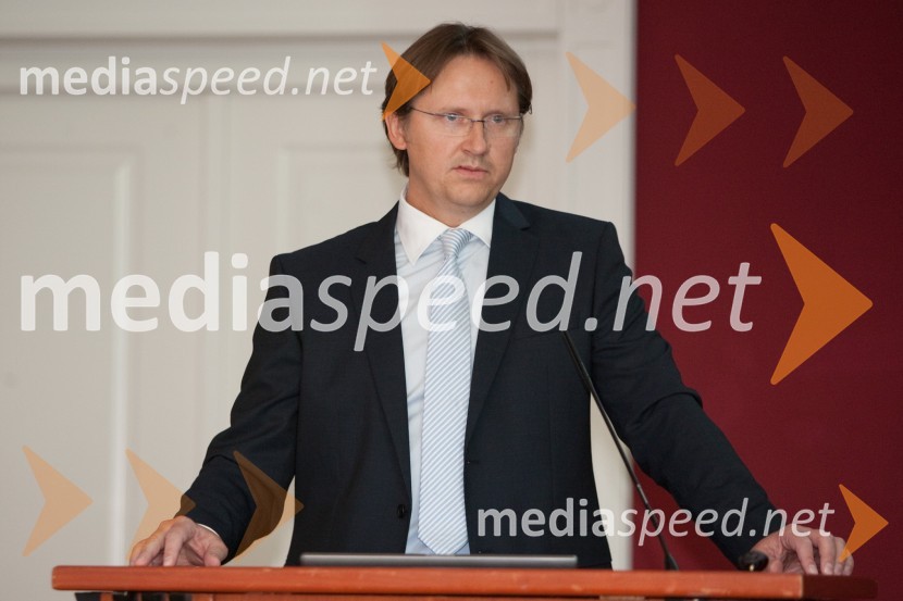 mag. Damir Kuder, član uprave NLB Tutunske banke v SkopjuAktualna gospodarska situacija v Republiki Makedoniji in slovensko-makedonsko sodelovanje v praksi - pogled slovenskega bančnika