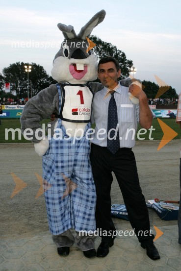 Lastnik stadiona Milenium in predsednik Speedway kluba Unia Goričan Zvonimir - Zvonko Pavlic in maskota dirkeSPEEDWAY, otvoritev stadiona Milenium