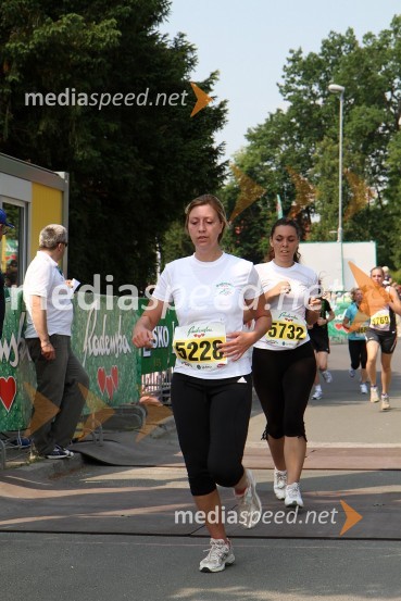 Manca Ramovš in Tjaša Polak, tek na 5,5 km31. Maraton treh src, udeleženci