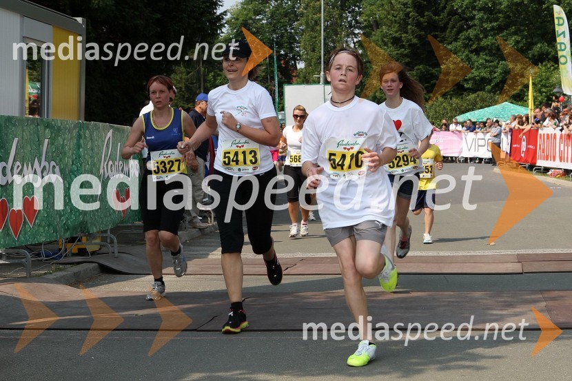Nina Pavlič, Zvonka Vlah, ..., tek na 5,5 km31. Maraton treh src, udeleženci